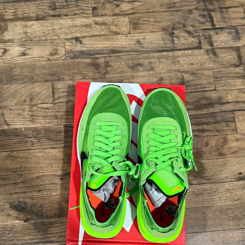 Nike Men's Lime Green Athletic Shoes - Picture 8 of 9